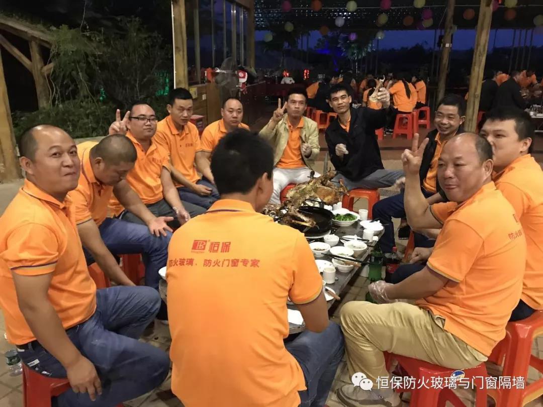 主題：“團(tuán)結(jié)”與“效率”！精誠團(tuán)結(jié)、再創(chuàng)新高！ --記公司在2017年10月17日組織了一場(chǎng)高明盈香戶外拓展旅游活動(dòng)